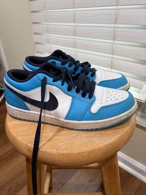 Nike Low Top Sneakers in White and Blue with Black Swoosh